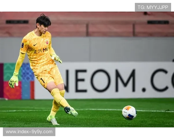 海港门将颜骏凌本赛季状态波动，后防线多次被对手打穿